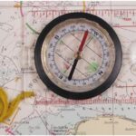 Quechua Koszulka Turystyczna Bez Rękawów Nh500 Damska Khaki Zielony